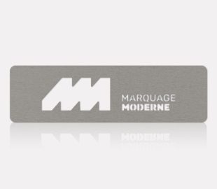 Plaque métallique ajourée