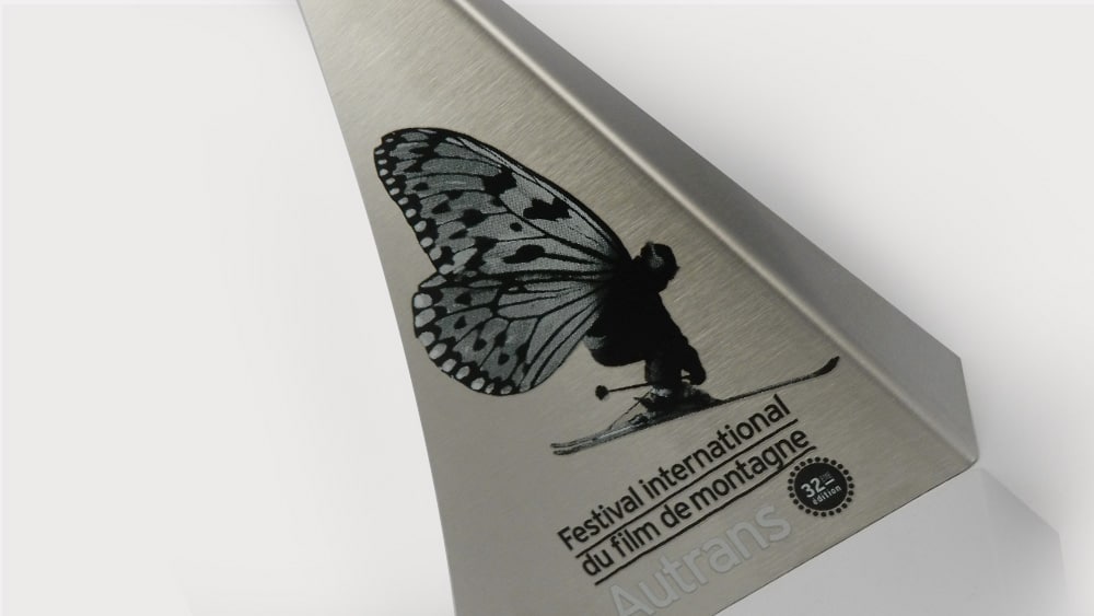 Trophée inox de récompense marqué par sérigraphie sur inox brossé et plié