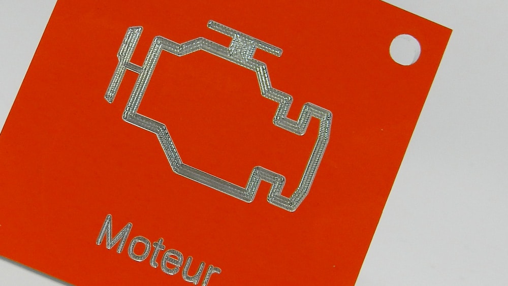 Gravure laser sur aluminium : tout ce que vous devez savoir - Dekcel