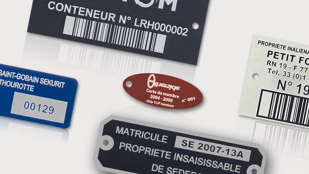 Etiquettes d'inventaire en aluminium anodisé coloré, marquées par gravure laser