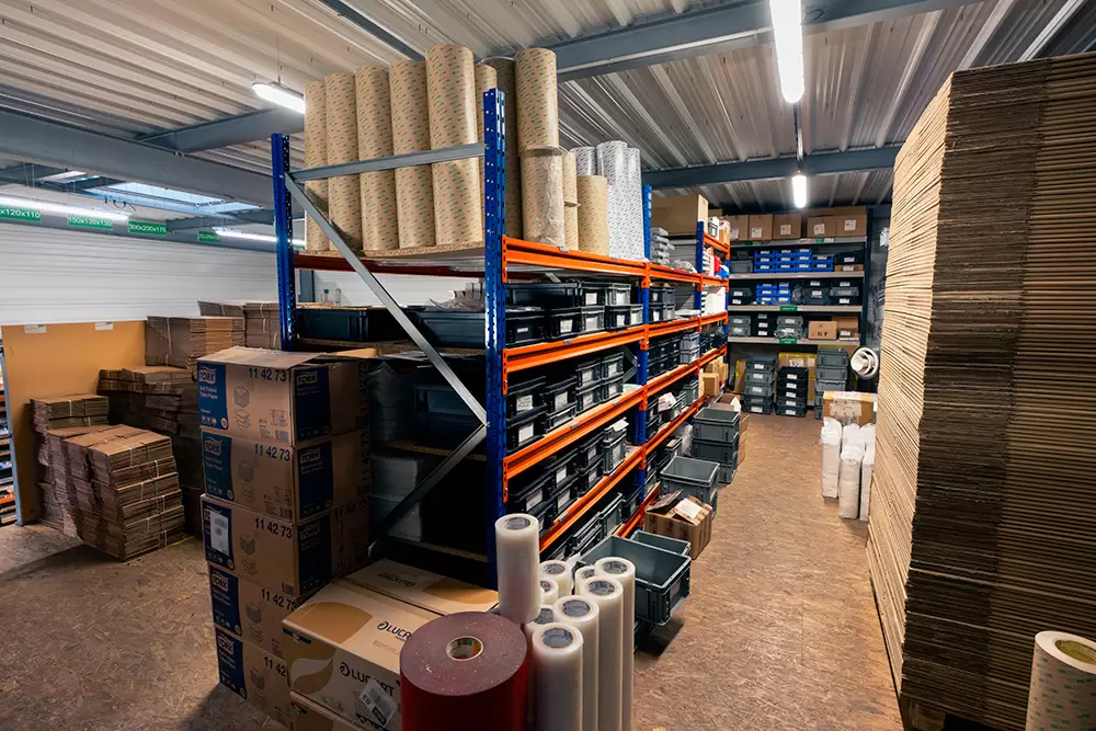 service-expedition-marquage-moderne-entrepot service-expedition-marquage-moderne-entrepot